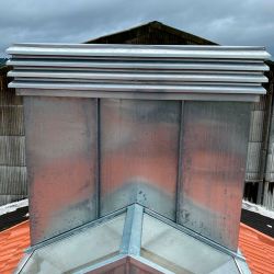 Ventana y salida de humos de zinc natural