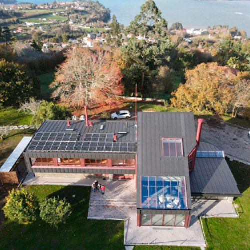 Chalet con cubierta de antracita