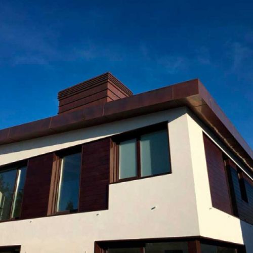 Chalet con tejados de cobre
