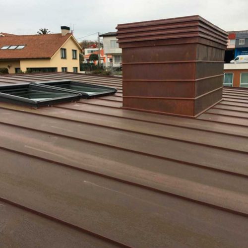 Salida de humos en tejado de cobre