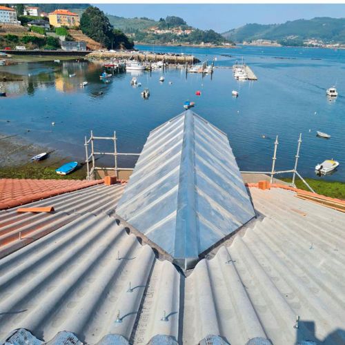 Remate de cubierta de zinc