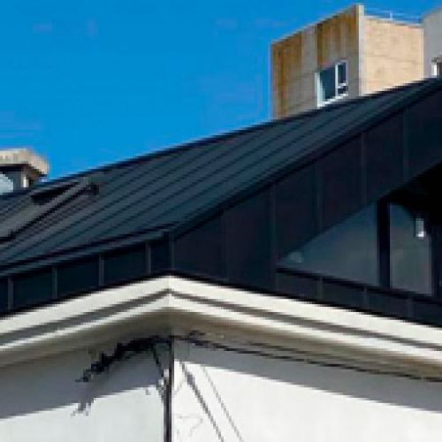 Tejado de antracita a dos aguas